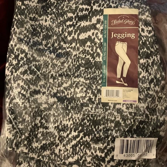 NWT Ladies Faded Glory Full Ankle Length Abstract Black, Gray, and White Print - Picture 1 of 3